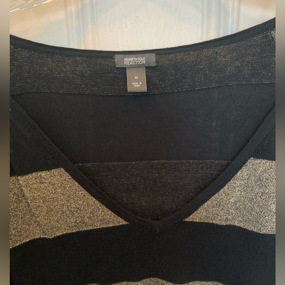 Kenneth Cole Reaction Lightweights V Neck Sweater - Size M - Picture 3 of 4